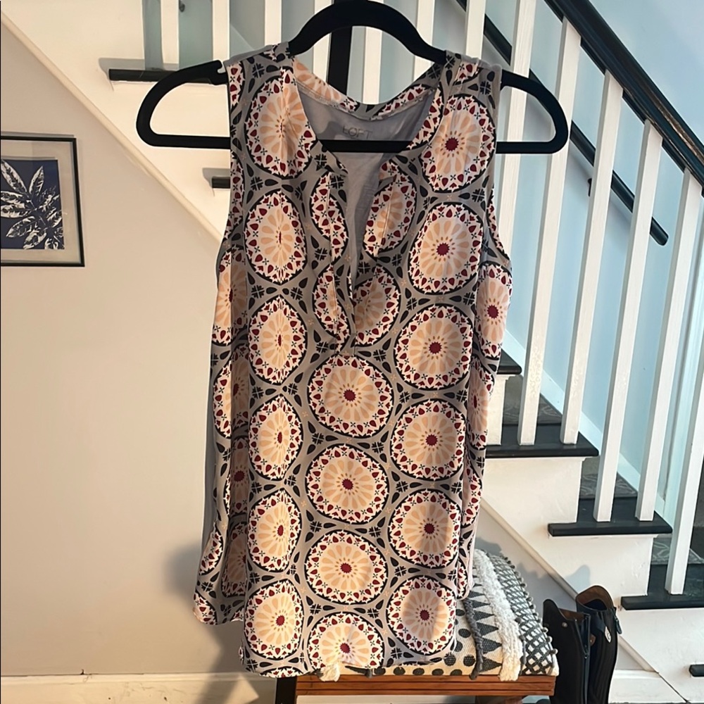 ⭐️ 5 items for $15 ⭐️

LOFT Tan Sleeveless Cut Out Tank Top